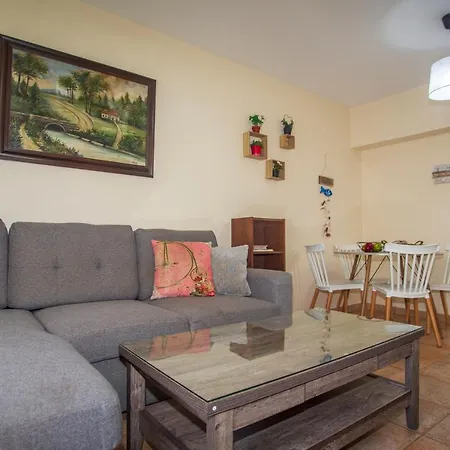 Central, By Sea, Seaview, Renovated 1 Bedroom Flat Apartment